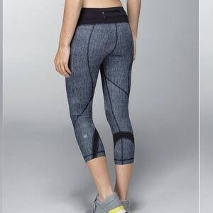Lululemon Run: Inspire Crop II *All Luxtreme Burlap Texture Black Dune / Black